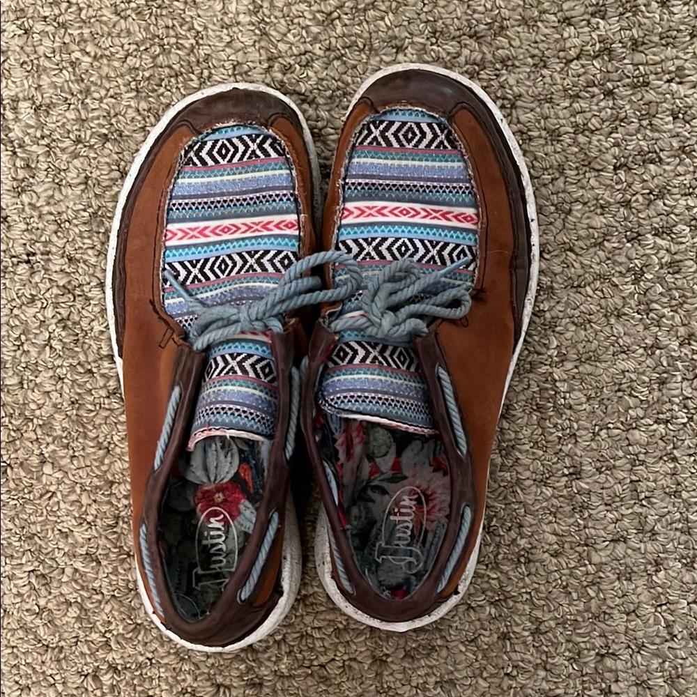 🐴Justin Brown and Patterned Shoes